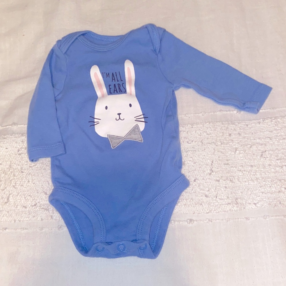 EUC Carter’s “I’m all ears’ bunny / Easter soft cotton onesie, size newborn 🐰🪺